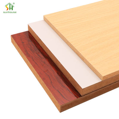 Harga yang bagus Papan MDF Melamin MDF Laminasi Tahan Lembab untuk Penggunaan Dekorasi Eksterior Interior on line