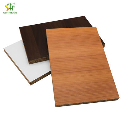 Harga yang bagus Papan Partikel Dapur Papan Partikel Melamin untuk Penggunaan Dekorasi Eksterior Interior on line