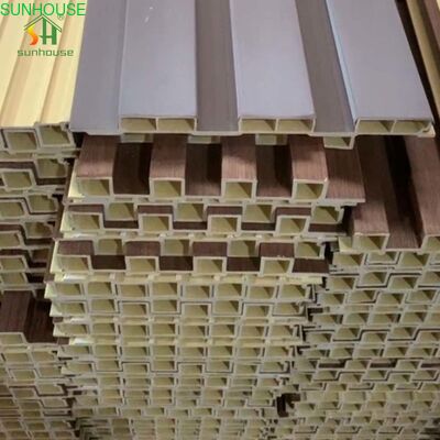 Harga yang bagus 1220*2440Mm Panel dinding luar Kayu Plastik Komposit Desain Fluted untuk Papan dinding Produk on line